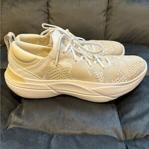 New Sorel Explorer Blitz shoes. Size 8